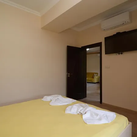 китанов Pensión 4*
